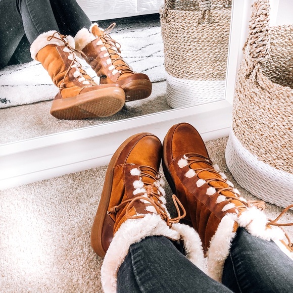 LAST 2// Vintage Lace Up Ski Snow Winter Boot - Picture 5 of 7